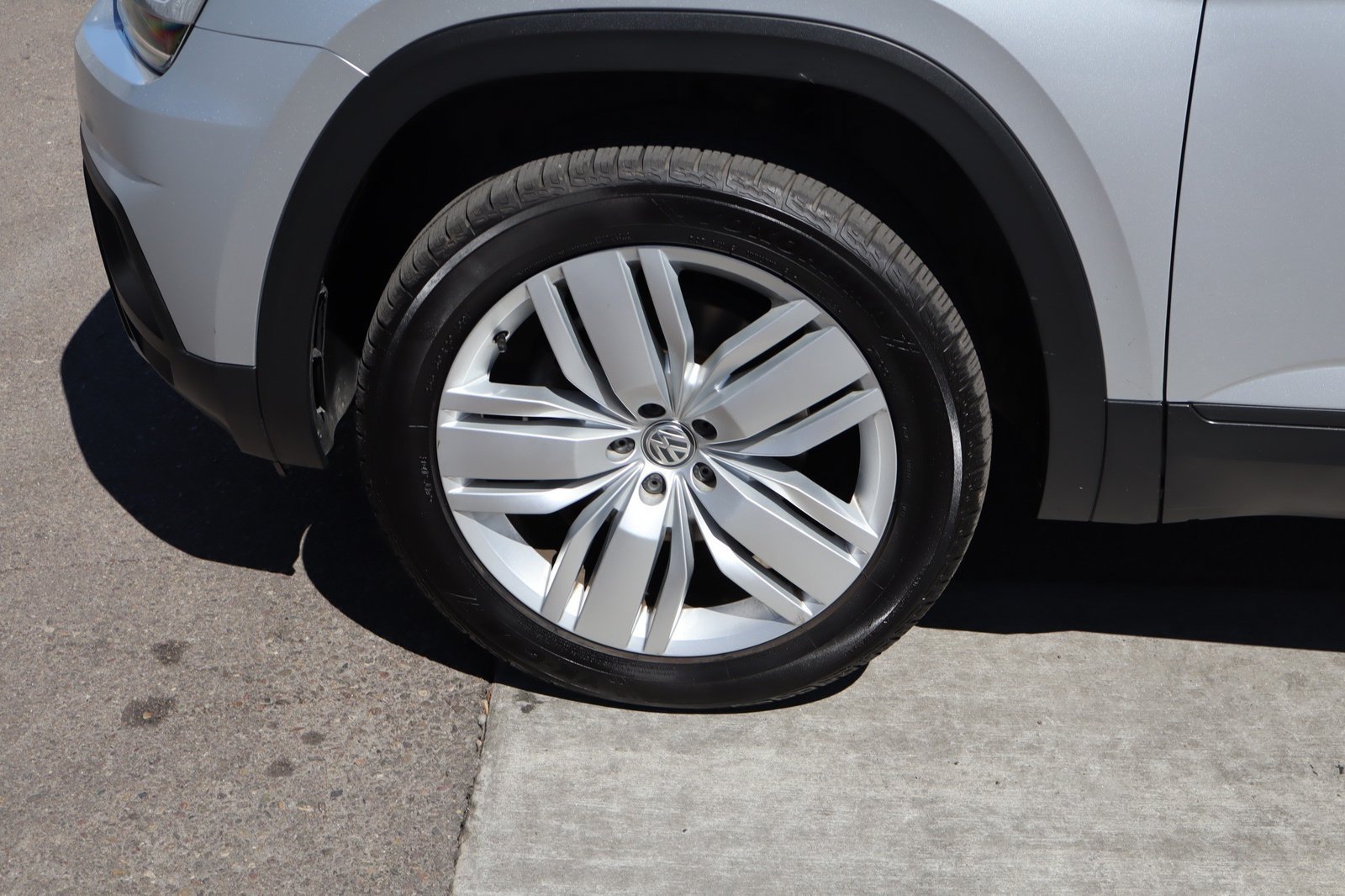 Used 2019 Volkswagen Atlas SE w/ Panoramic Sunroof Package FWD image 14