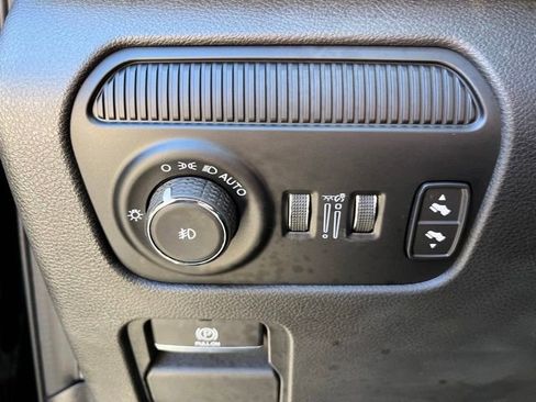Used 2023 Jeep Wagoneer L Series III w/ Rear Seat Video Group 1 AWD/4WD image 30