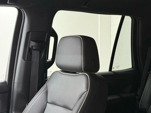 Used 2024 GMC Yukon SLT image 46