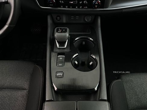 Used 2025 Nissan Rogue SV image 15