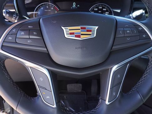 Certified 2025 Cadillac XT5 Luxury FWD image 17