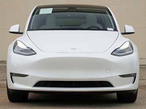 Used 2022 Tesla Model Y Long Range AWD/4WD image 7