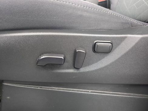 Used 2025 Nissan Frontier SV RWD image 24