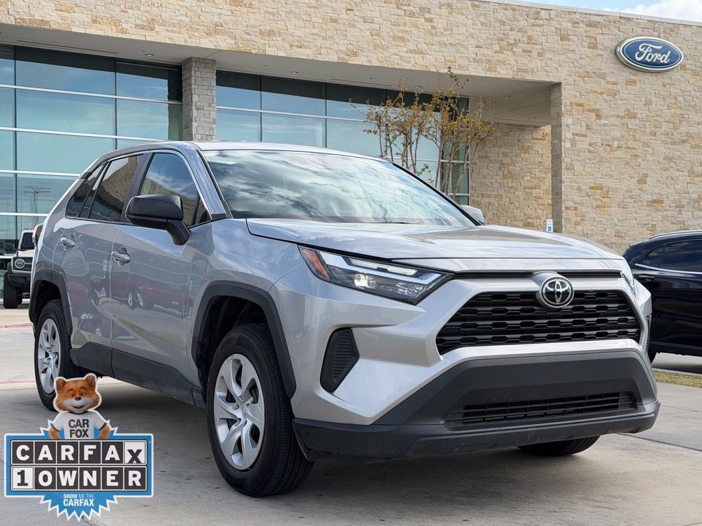 Used 2025 Toyota RAV4 LE AWD/4WD image 16