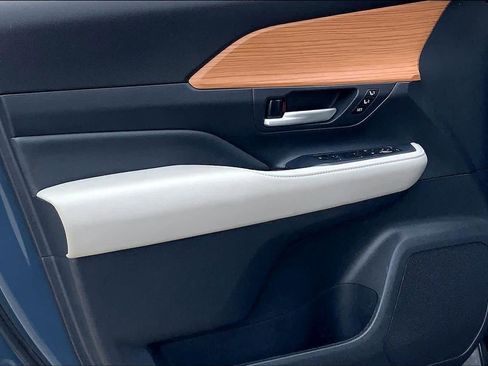 Used 2025 Toyota Grand Highlander Limited image 22