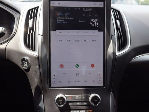 Used 2024 Ford Edge Titanium image 19