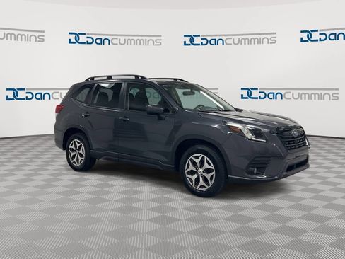 Used 2023 Subaru Forester Premium AWD/4WD image 2
