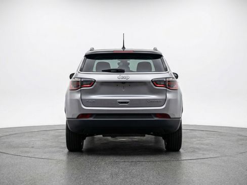 Used 2025 Jeep Compass Limited image 7