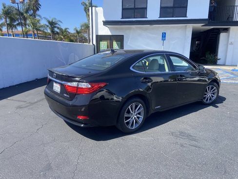 Used 2013 Lexus ES 300h w/ Luxury Pkg FWD image 5