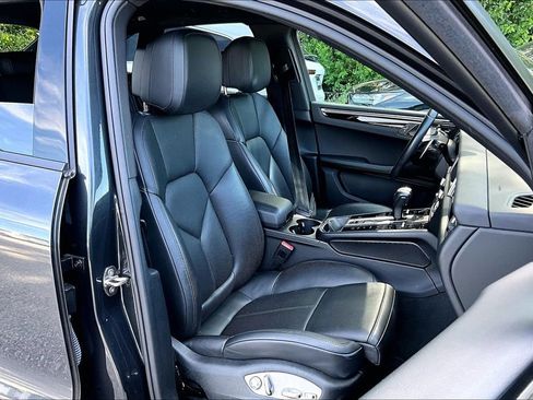 Used 2022 Porsche Macan w/ Premium Package Plus AWD/4WD image 9