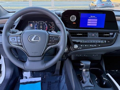 Used 2024 Lexus ES 350 Premium image 12