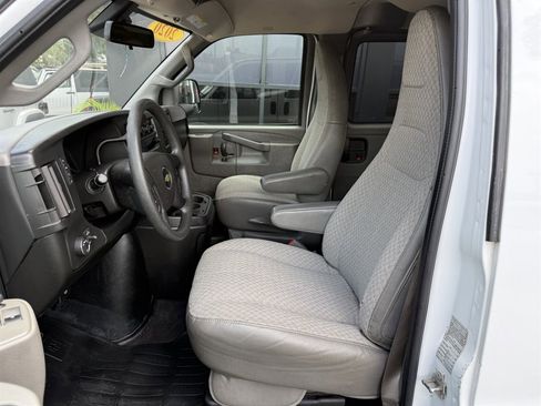 Used 2020 Chevrolet Express 3500 LT w/ LT Preferred Equipment Group RWD image 11