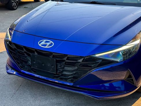 Used 2022 Hyundai Elantra SEL w/ Convenience Package FWD image 7