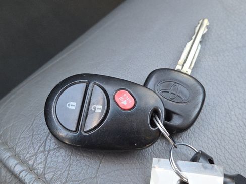 Used 2007 Toyota Tundra Limited image 32