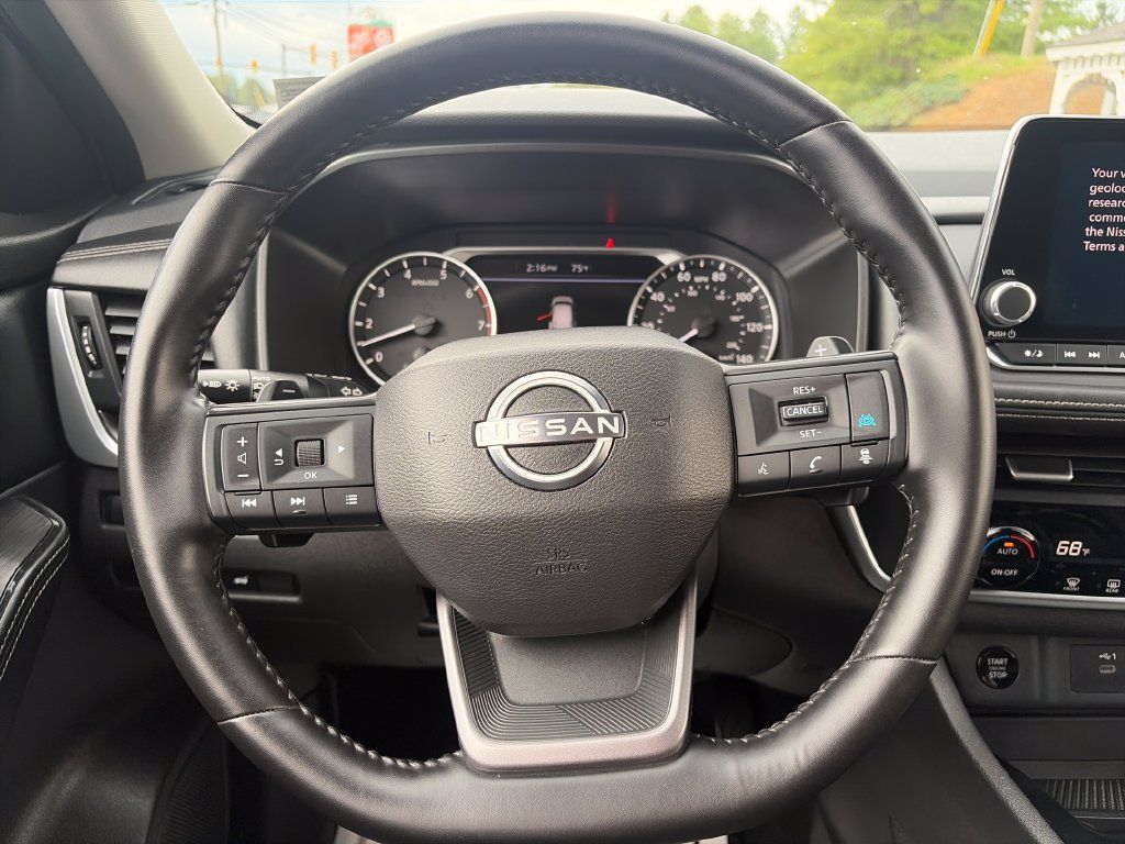 Used 2025 Nissan Rogue SV FWD image 15