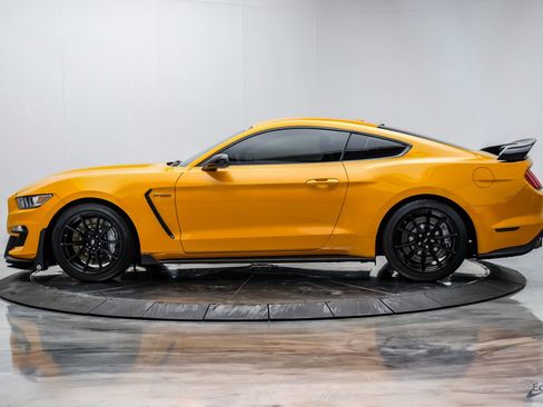 Used 2019 Ford Mustang Shelby GT350 w/ Technology Package RWD image 7