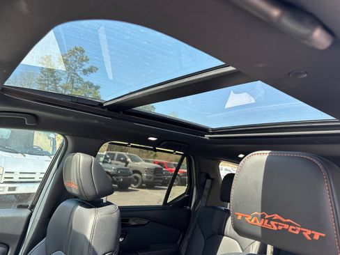 Used 2025 Honda Pilot TrailSport image 10