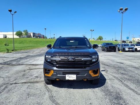 Used 2025 Ford Expedition Tremor AWD/4WD image 2