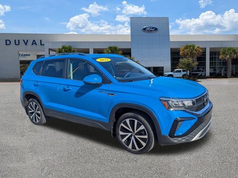 Used 2022 Volkswagen Taos SE image 2