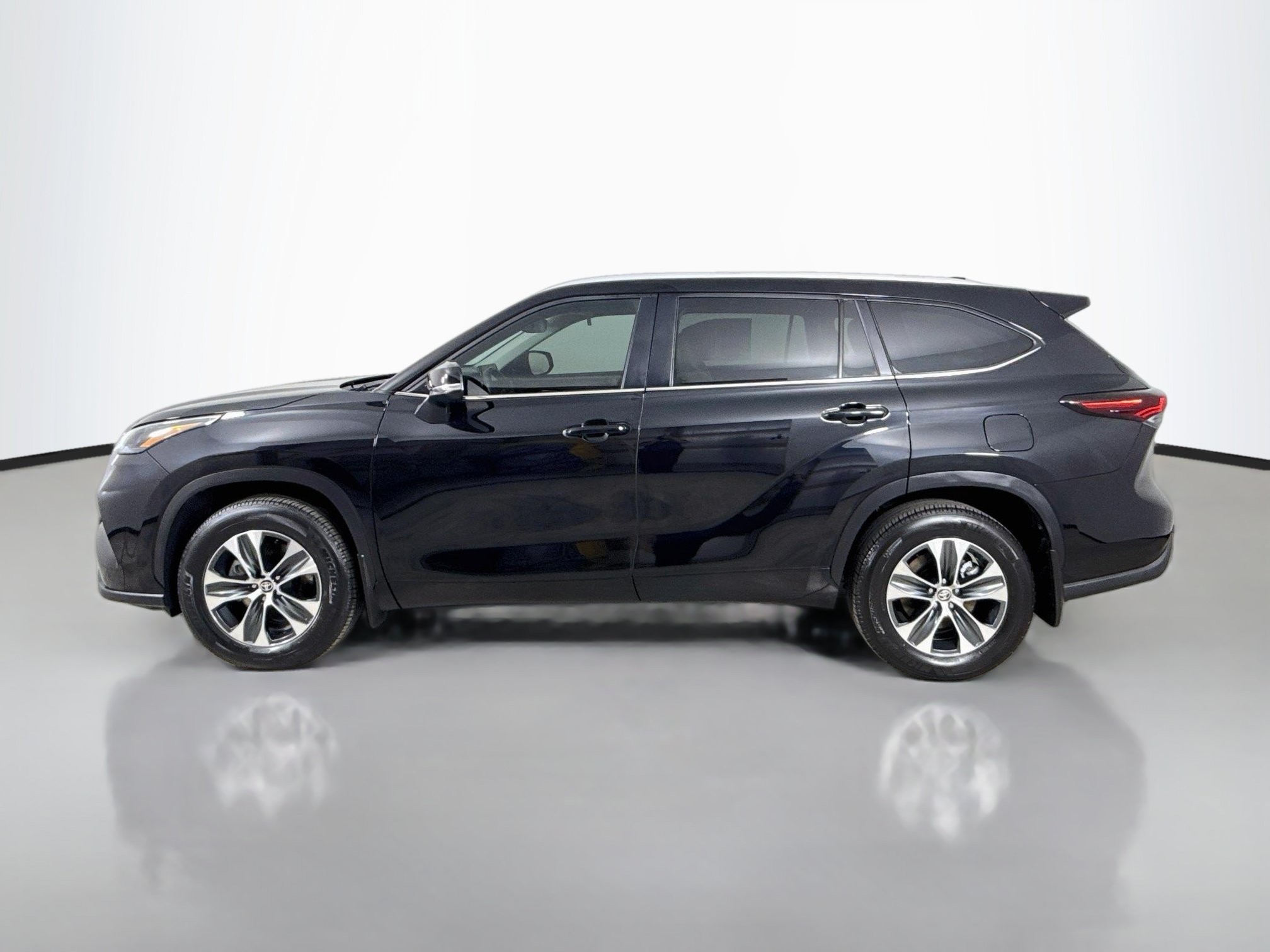 Certified 2026 Toyota Highlander XLE AWD/4WD image 4