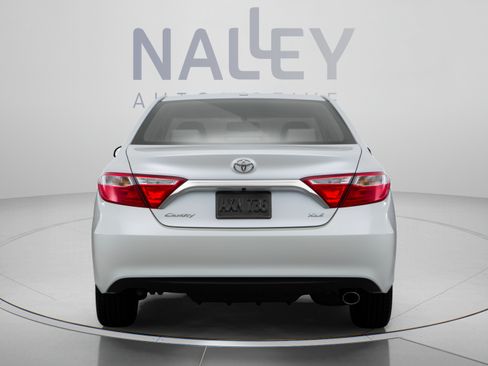 Used 2017 Toyota Camry SE FWD image 3