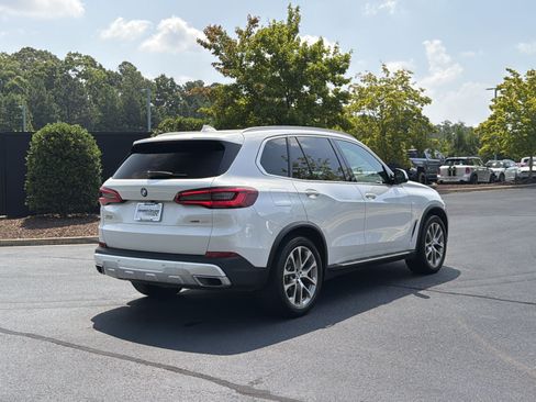 Used 2019 BMW X5 xDrive40i w/ Premium Package AWD/4WD image 3