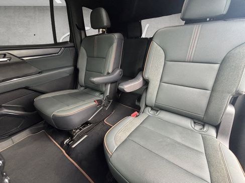 Used 2025 GMC Acadia AT4 w/ Luxury Package image 27