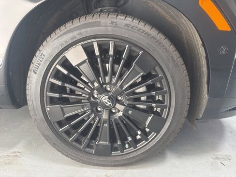 Used 2025 Hyundai Santa Fe Calligraphy image 4