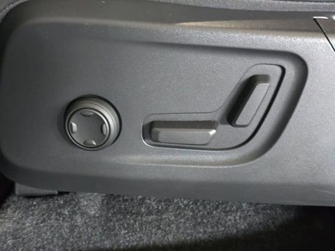 Certified 2023 Volvo XC40 Recharge Ultimate AWD/4WD image 23
