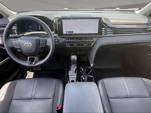 Used 2025 Toyota Camry XLE FWD image 7