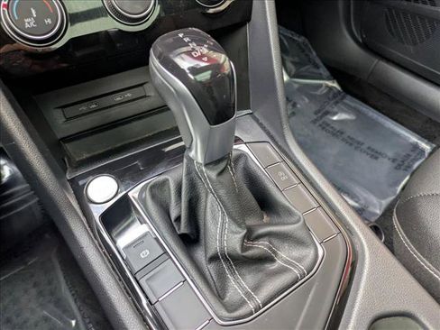 Used 2023 Volkswagen Taos SE w/ Panoramic Sunroof Package image 12