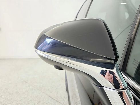 Used 2019 Lexus RX 450h AWD w/ Luxury Package image 18
