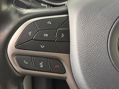 Used 2021 Jeep Cherokee Latitude Lux w/ Comfort/Convenience Group image 17