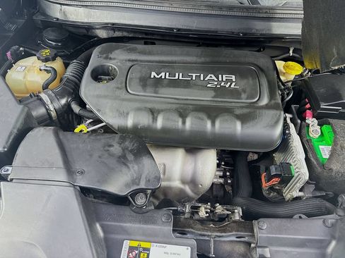 Used 2016 Jeep Cherokee Sport FWD image 34