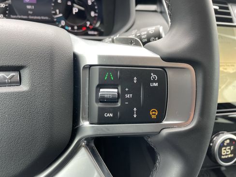 Certified 2024 Land Rover Discovery S image 22