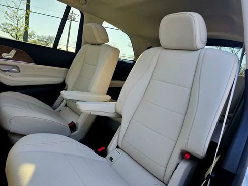Used 2026 Mercedes-Benz GLS 450 4MATIC image 25
