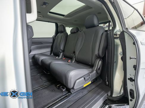 Used 2026 Kia Carnival SX Prestige FWD image 25