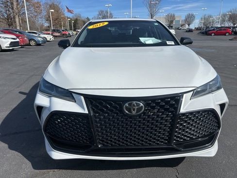 Used 2019 Toyota Avalon Touring image 2