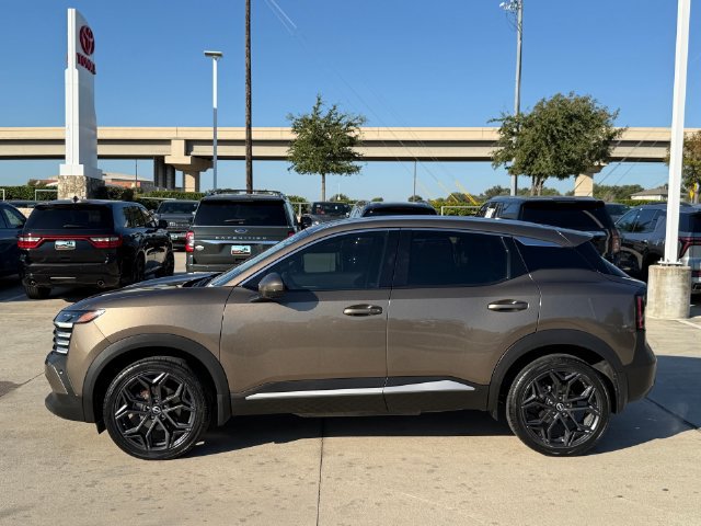 Used 2025 Nissan Kicks SR w/ SR Premium Package AWD/4WD image 7