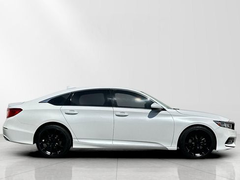 Used 2018 Honda Accord Sport image 2