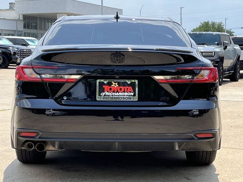 Used 2026 Toyota Camry SE FWD image 5