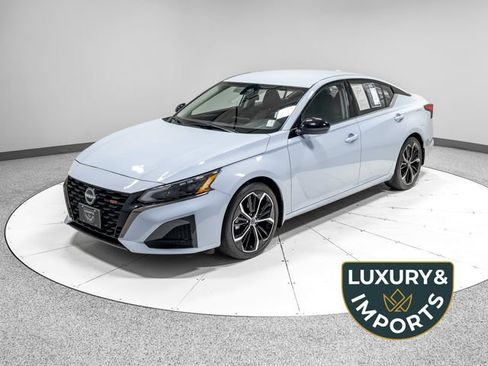 Used 2023 Nissan Altima 2.5 SR FWD image 1