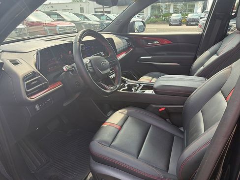 Used 2024 Chevrolet Traverse RS w/ LPO, Floor Liner Package AWD/4WD image 6
