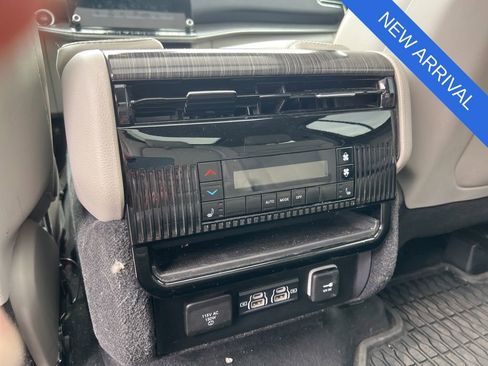 Used 2023 Jeep Wagoneer Series III w/ Premium Group I image 8