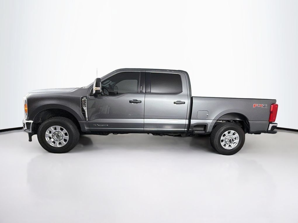 Used 2023 Ford F350 4x4 Crew Cab Super Duty image 6