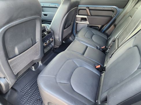 Certified 2023 Land Rover Defender 110 SE image 33