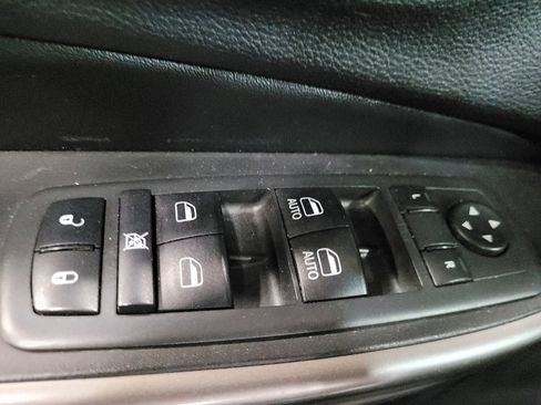 Used 2019 Jeep Cherokee Latitude Plus AWD/4WD image 27