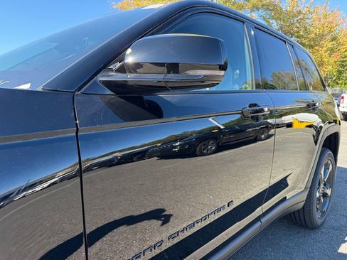 New 2025 Jeep Grand Cherokee Altitude image 4