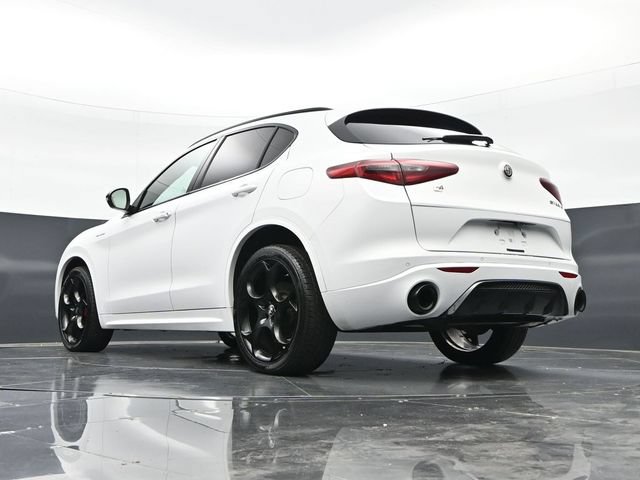Used 2022 Alfa Romeo Stelvio Veloce AWD/4WD image 52