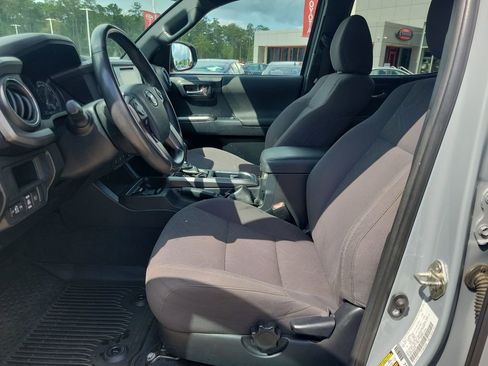 Used 2018 Toyota Tacoma TRD Off-Road w/ Technology Package RWD image 14